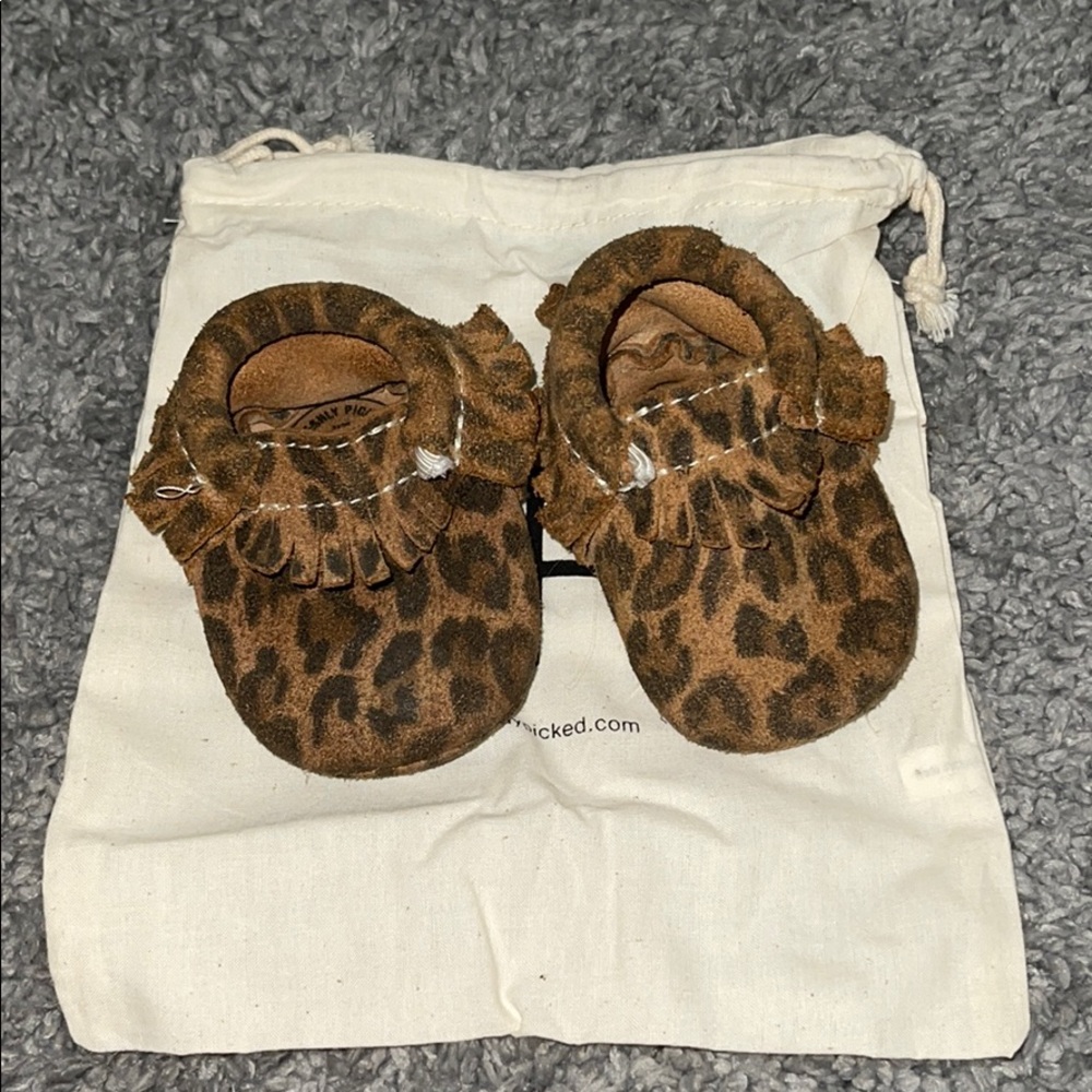 Gently used freshly picked moccasins leopard